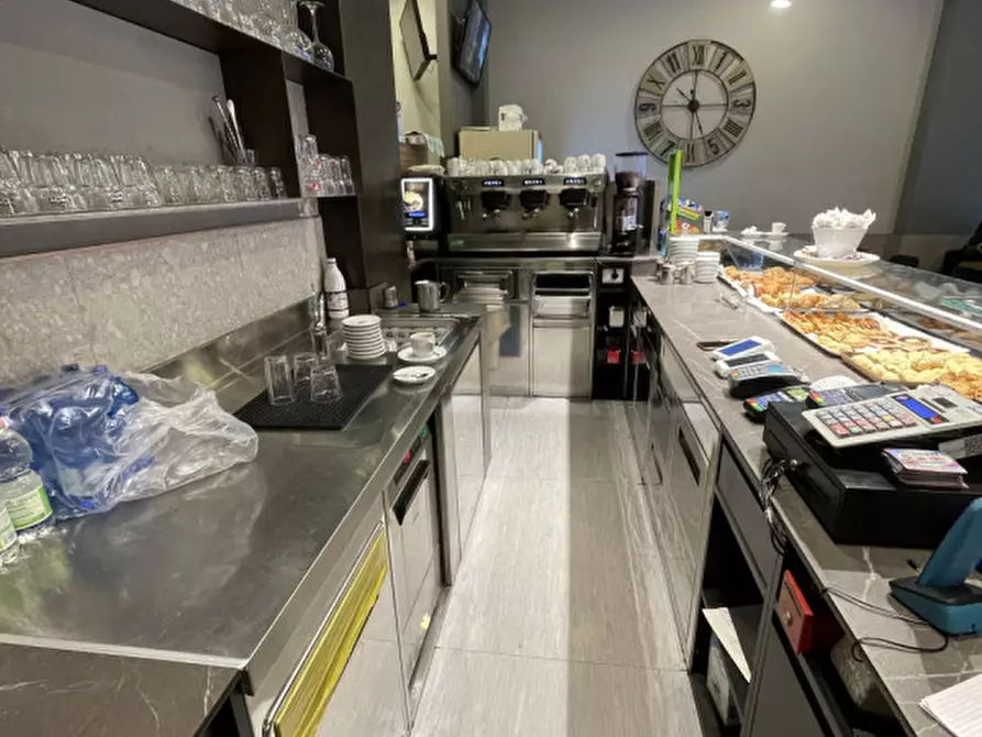 Immagine 8 di Negozio in vendita  in Bastioni di Porta Nuova 15 a Milano