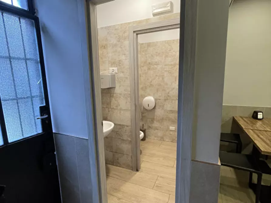 Immagine 16 di Negozio in vendita  in Bastioni di Porta Nuova 15 a Milano