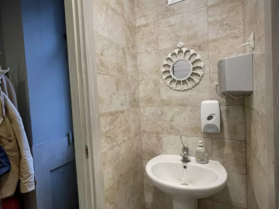 Immagine 18 di Negozio in vendita  in Bastioni di Porta Nuova 15 a Milano