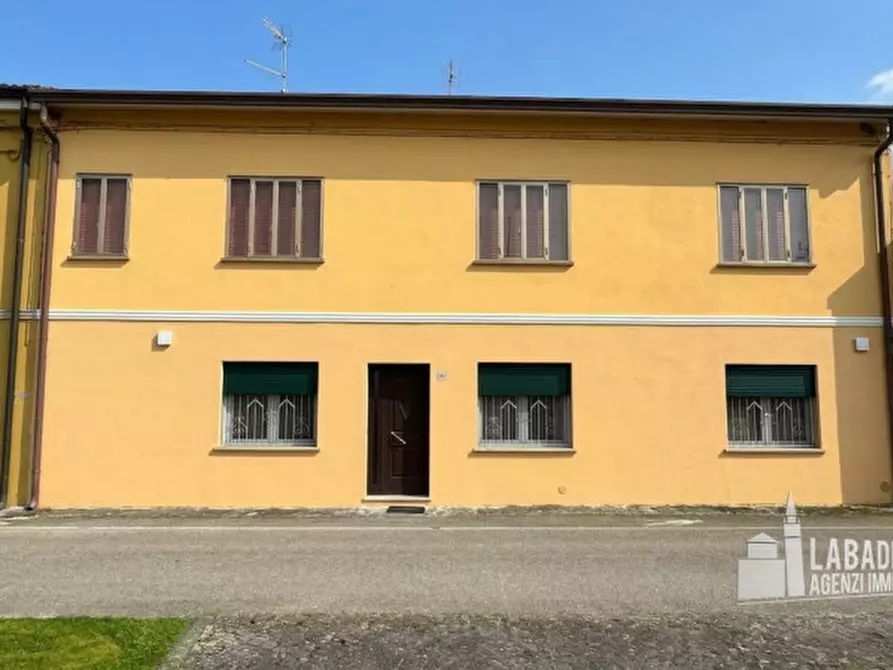 Immagine 3 di Casa bifamiliare in vendita  in Piazza Guglielmo Marconi 236 a Bagnolo Di Po