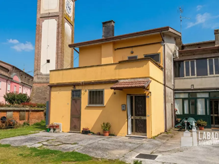 Immagine 17 di Casa bifamiliare in vendita  in Piazza Guglielmo Marconi 236 a Bagnolo Di Po