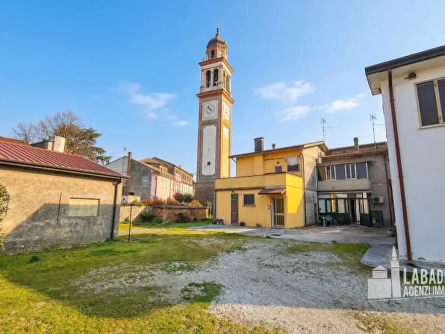 Immagine 49 di Casa bifamiliare in vendita  in Piazza Guglielmo Marconi 236 a Bagnolo Di Po