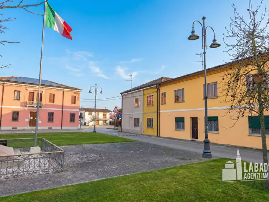 Immagine 52 di Casa bifamiliare in vendita  in Piazza Guglielmo Marconi 236 a Bagnolo Di Po