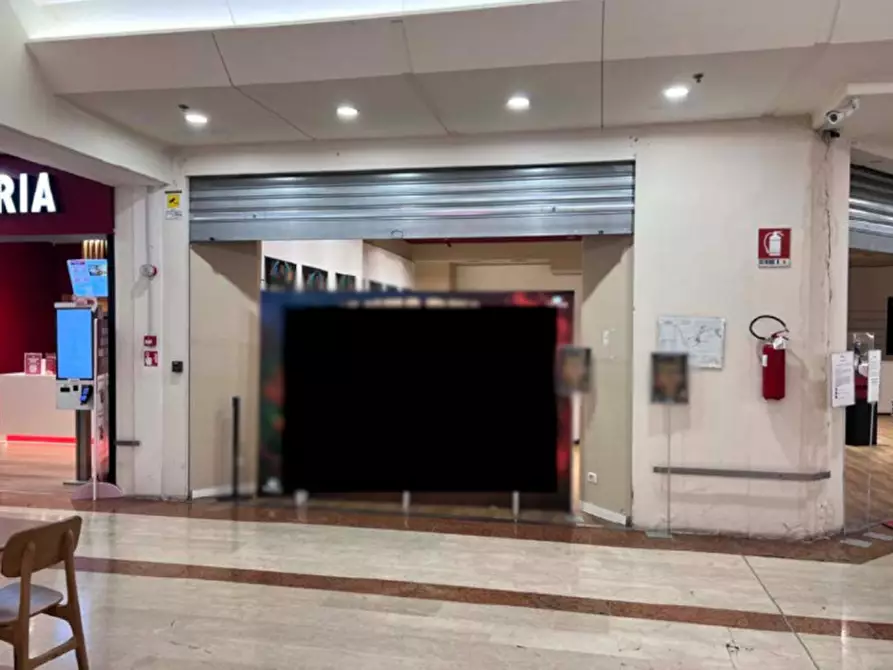 Immagine 1 di Negozio in vendita  in Via Enrico Berlinguer, 39, 26030 Centro Commerciale CR, Italia a Gadesco Pieve Delmona