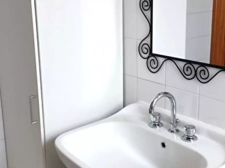 Immagine 7 di Appartamento in vendita  in VIA MIGLIOLI a Ancona