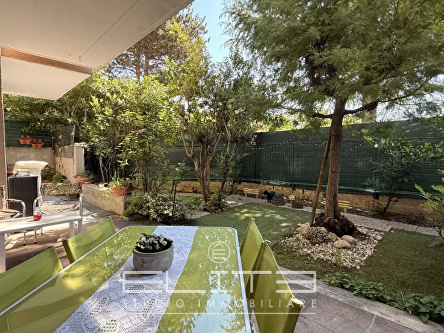 Immagine 12 di Appartamento in vendita  in VIA MIGLIOLI a Ancona