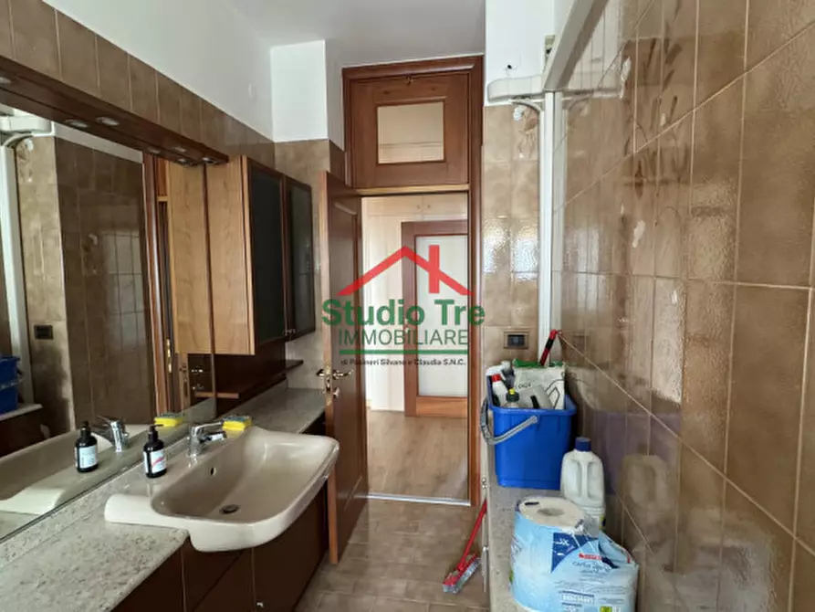 Immagine 15 di Appartamento in vendita  in Corso del Popolo 231 a Venezia