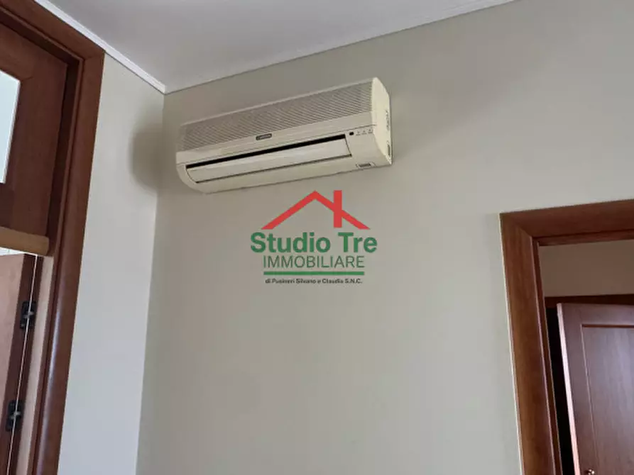 Immagine 29 di Appartamento in vendita  in Corso del Popolo 231 a Venezia