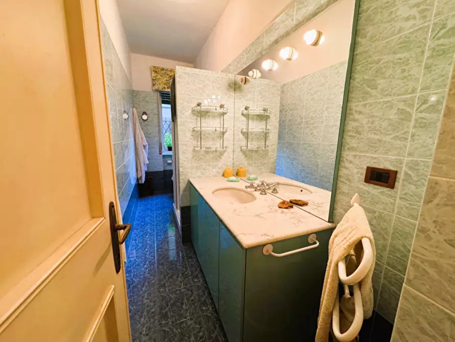 Immagine 8 di Appartamento in vendita  in Via Frugone a Santa Margherita Ligure