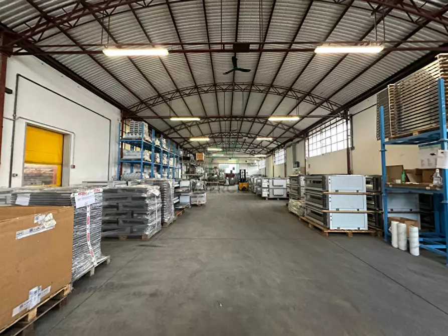 Immagine 1 di Capannone industriale in vendita  in Via Villa a Sommacampagna