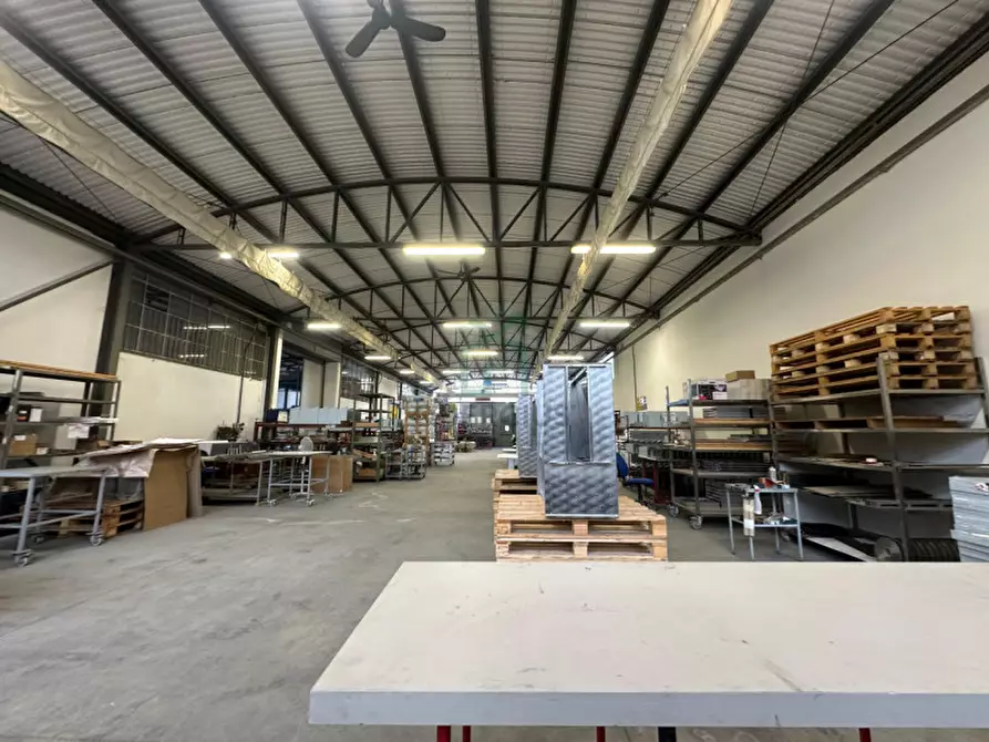 Immagine 2 di Capannone industriale in vendita  in Via Villa a Sommacampagna