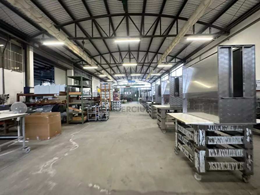 Immagine 3 di Capannone industriale in vendita  in Via Villa a Sommacampagna