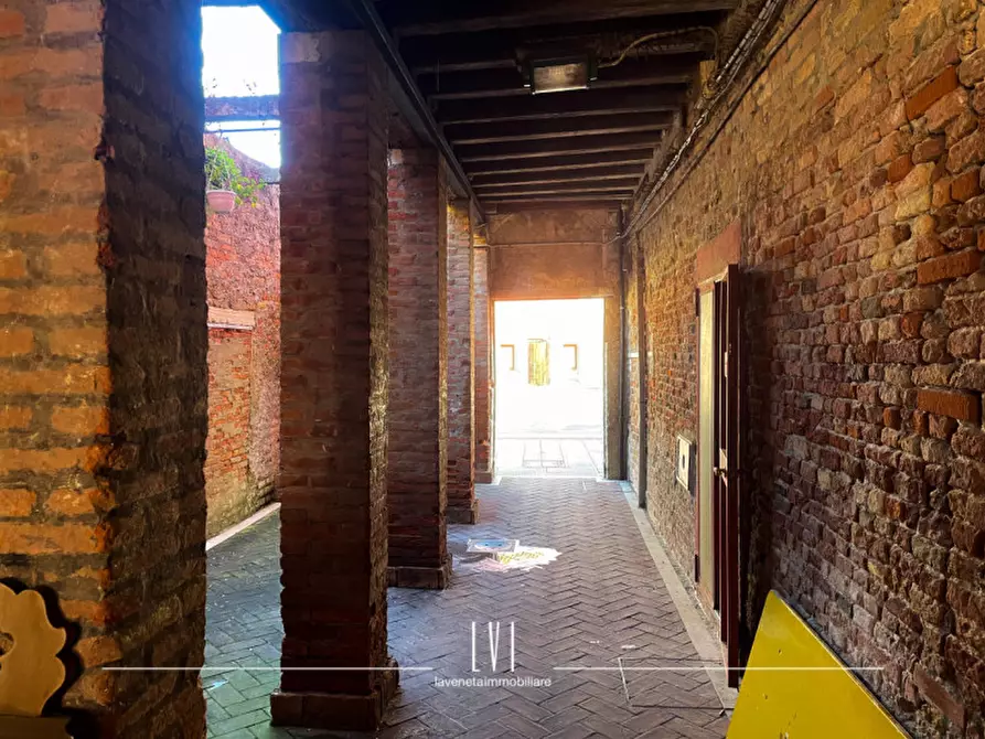 Immagine 3 di Negozio in vendita  in Rio Terà 14 a Venezia