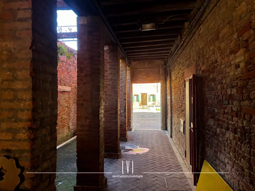 Immagine 4 di Negozio in vendita  in Rio Terà 14 a Venezia