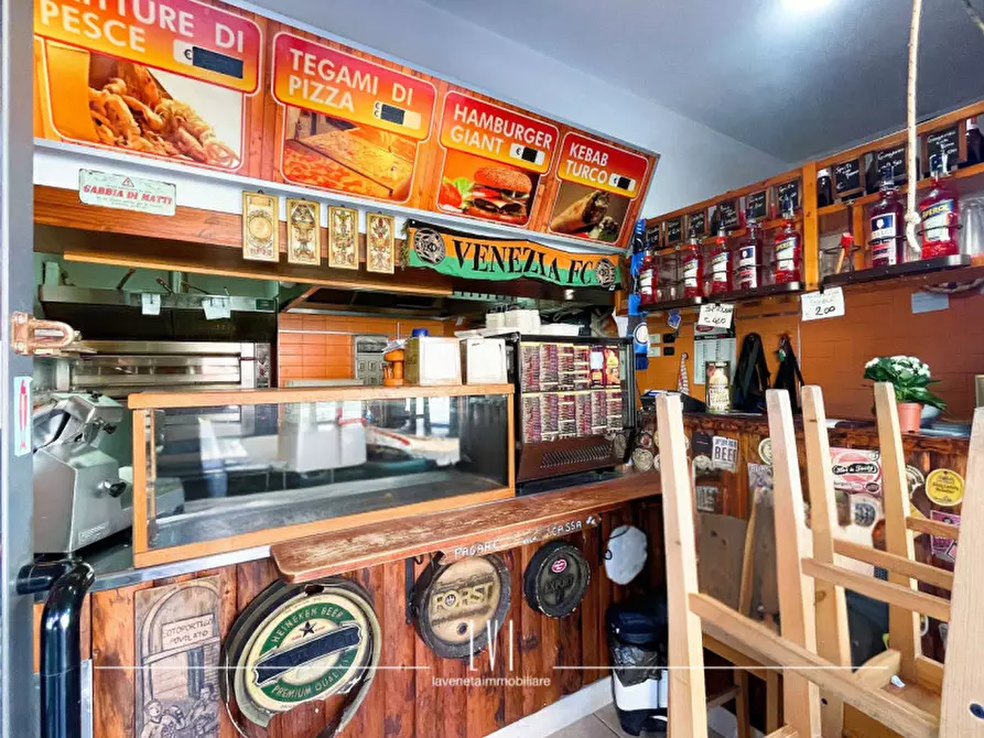 Immagine 6 di Negozio in vendita  in Rio Terà 14 a Venezia