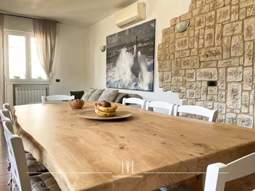 Immagine 1 di Appartamento in vendita  in Via Antoniotto Usodimare a Venezia