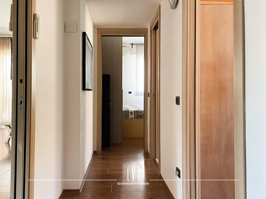 Immagine 30 di Appartamento in vendita  in Via Antoniotto Usodimare a Venezia