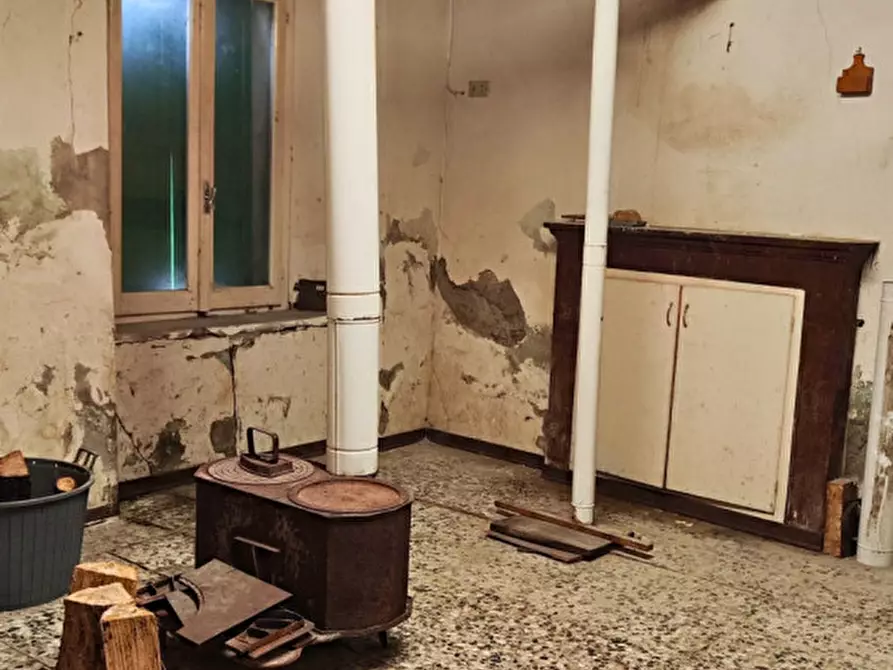 Immagine 17 di Rustico / casale in vendita  in via Costa a Fornovo Di Taro