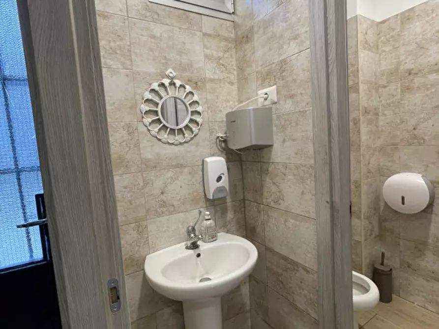 Immagine 17 di Attività commerciale in vendita  in Bastioni di Porta Nuova 15 a Milano