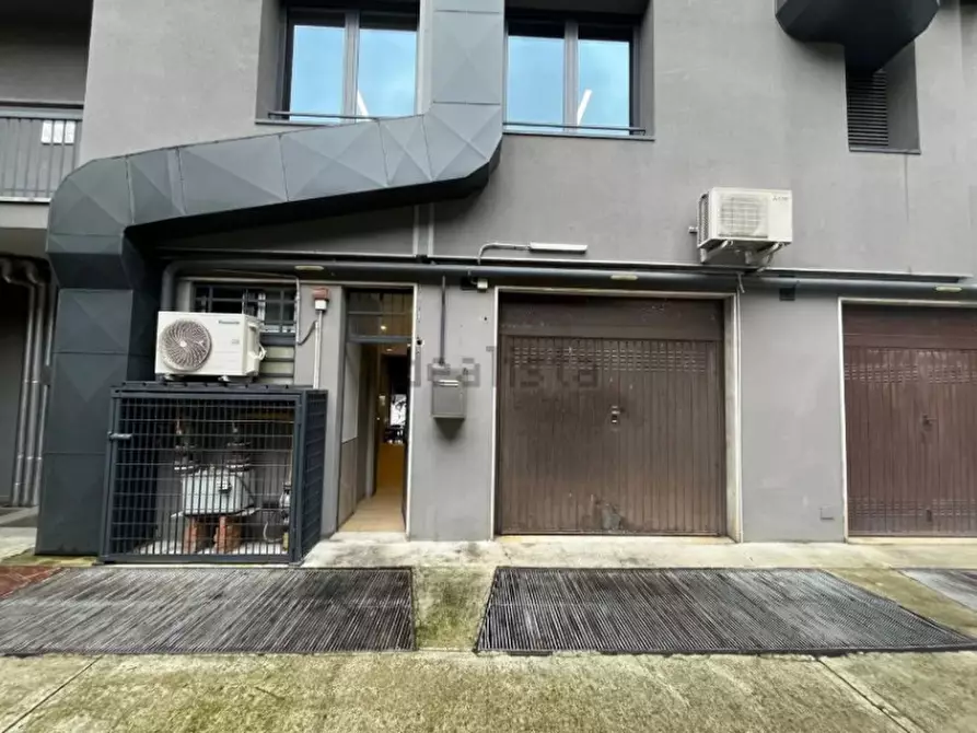 Immagine 22 di Attività commerciale in vendita  in Bastioni di Porta Nuova 15 a Milano