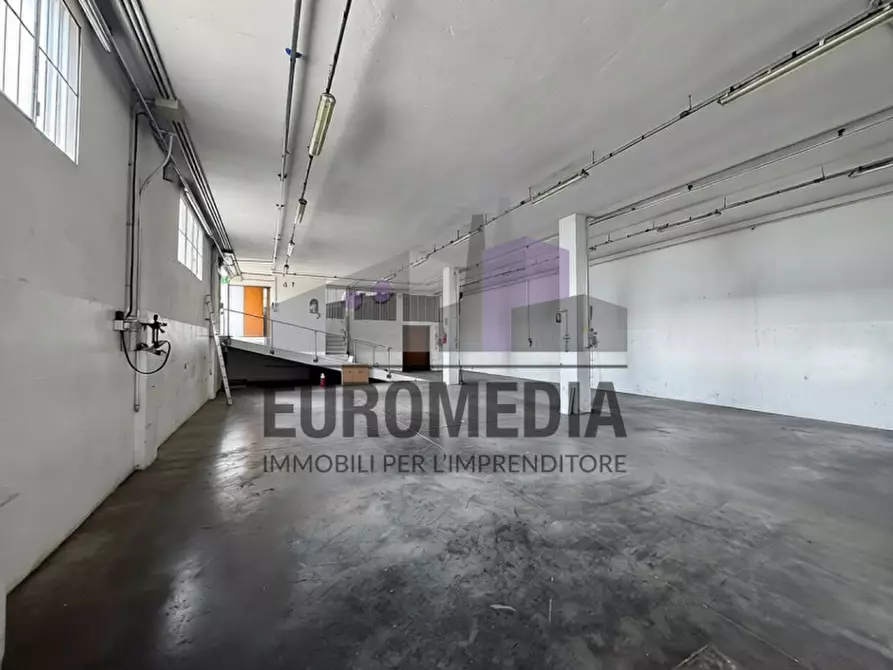 Immagine 1 di Capannone industriale in affitto  in Via Degli Alpini a Chiampo