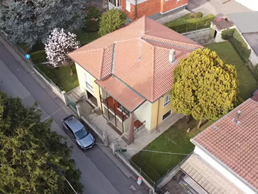 Immagine 2 di Villa in vendita  in Via Donatori di Sangue 14 a Carate Brianza