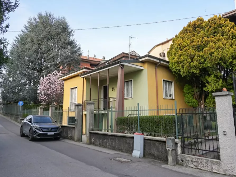 Immagine 3 di Villa in vendita  in Via Donatori di Sangue 14 a Carate Brianza