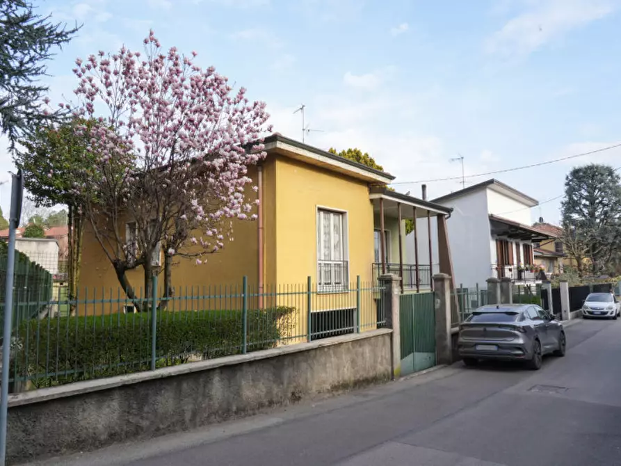 Immagine 5 di Villa in vendita  in Via Donatori di Sangue 14 a Carate Brianza