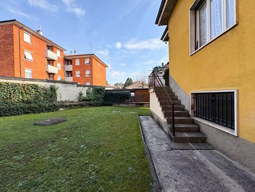 Immagine 6 di Villa in vendita  in Via Donatori di Sangue 14 a Carate Brianza