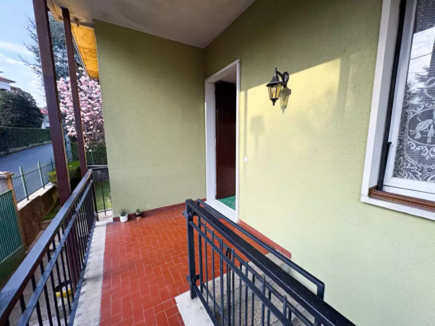 Immagine 7 di Villa in vendita  in Via Donatori di Sangue 14 a Carate Brianza