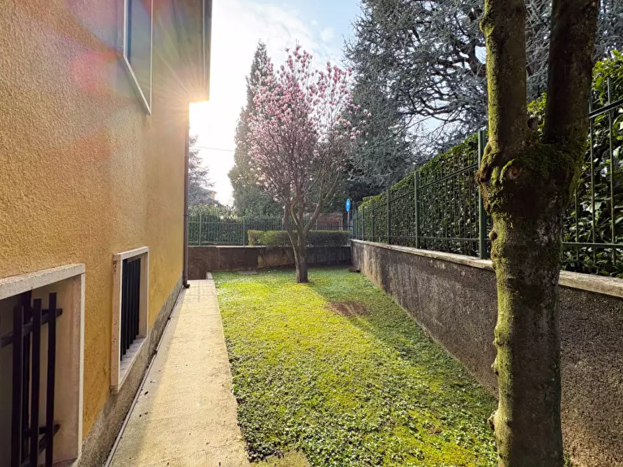 Immagine 8 di Villa in vendita  in Via Donatori di Sangue 14 a Carate Brianza