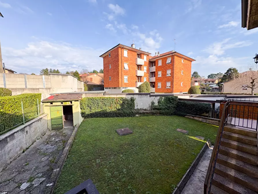 Immagine 27 di Villa in vendita  in Via Donatori di Sangue 14 a Carate Brianza