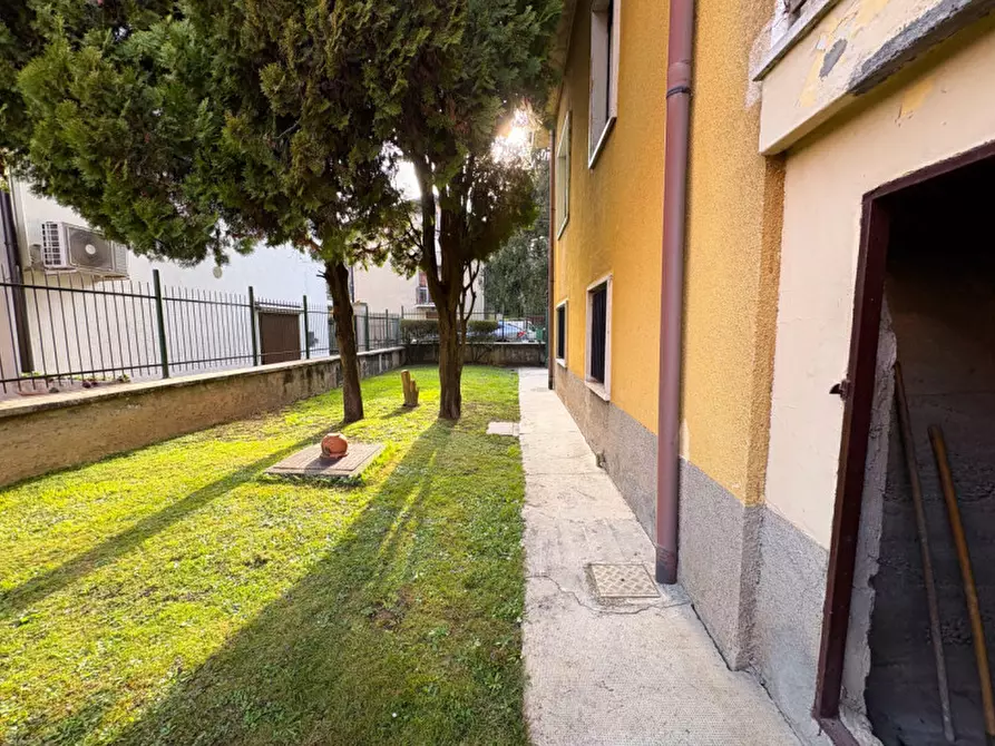 Immagine 43 di Villa in vendita  in Via Donatori di Sangue 14 a Carate Brianza