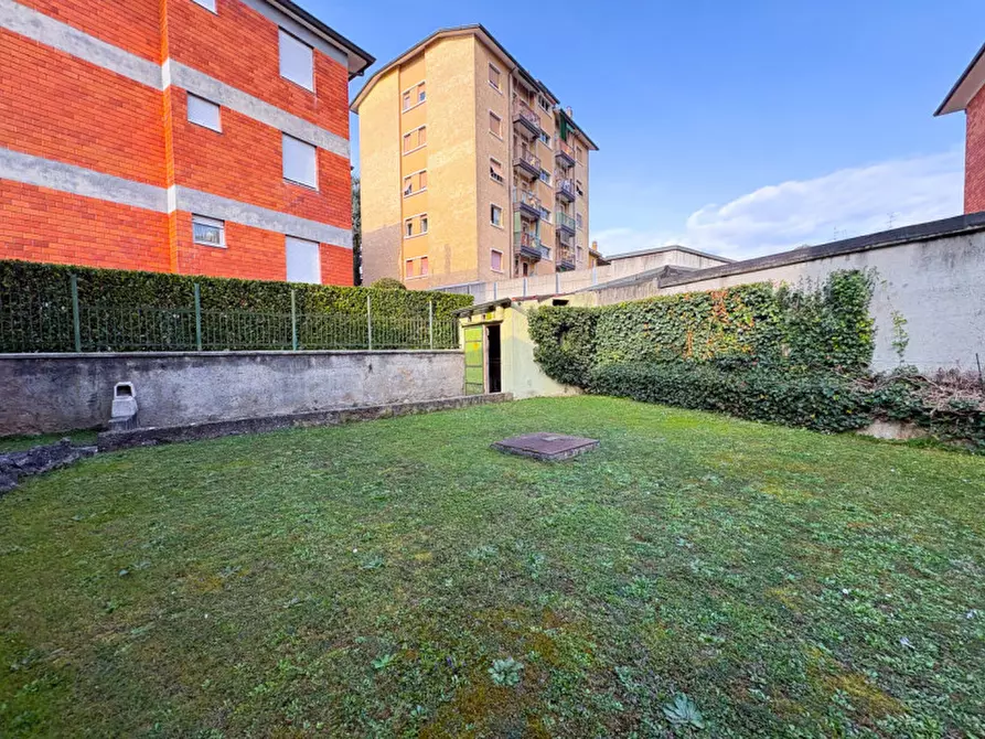 Immagine 46 di Villa in vendita  in Via Donatori di Sangue 14 a Carate Brianza