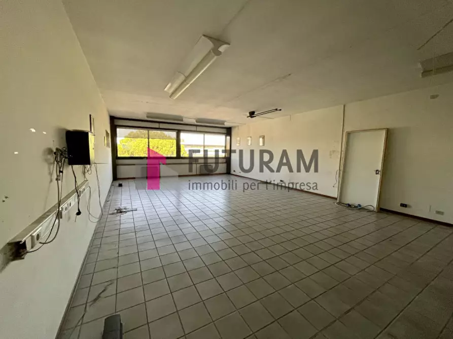Immagine 3 di Ufficio in vendita  in VIA LONGHIN 2 a Padova