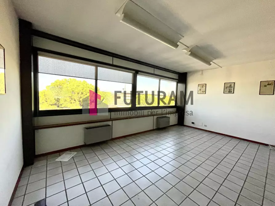 Immagine 4 di Ufficio in vendita  in VIA LONGHIN 2 a Padova