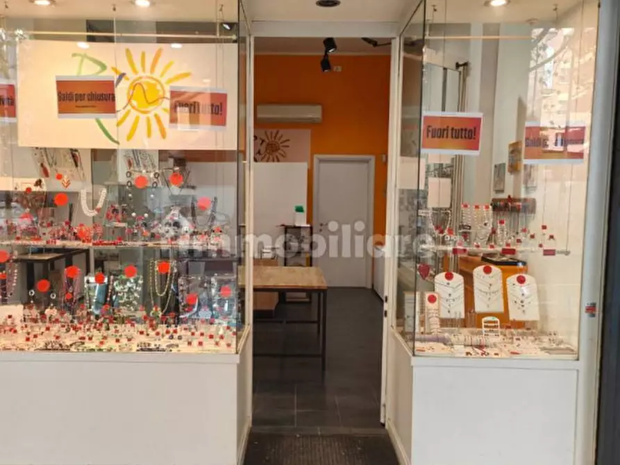 Immagine 2 di Negozio in affitto  in Via Giuseppe Dagnini 25 a Bologna