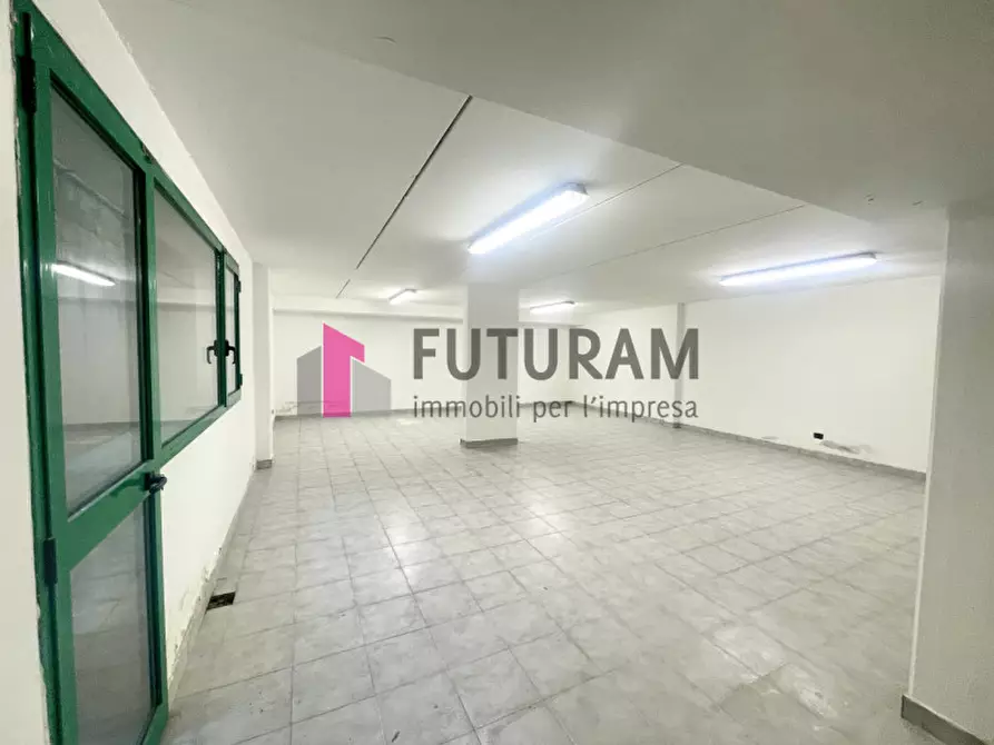 Immagine 6 di Negozio in vendita  in VIA LONGHIN 2 a Padova