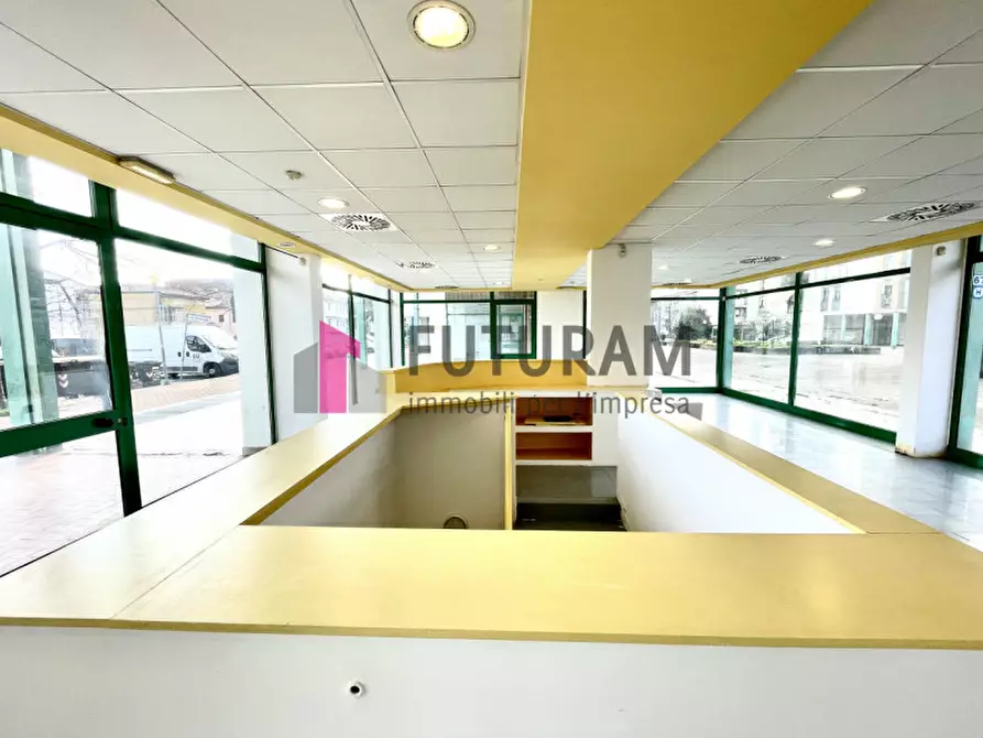 Immagine 12 di Negozio in vendita  in VIA LONGHIN 2 a Padova