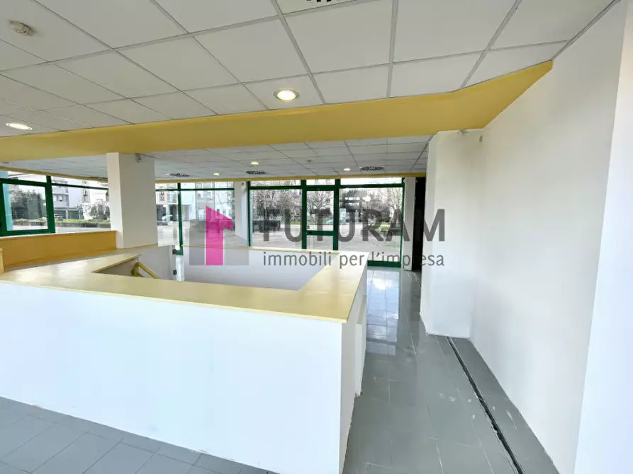 Immagine 15 di Negozio in vendita  in VIA LONGHIN 2 a Padova