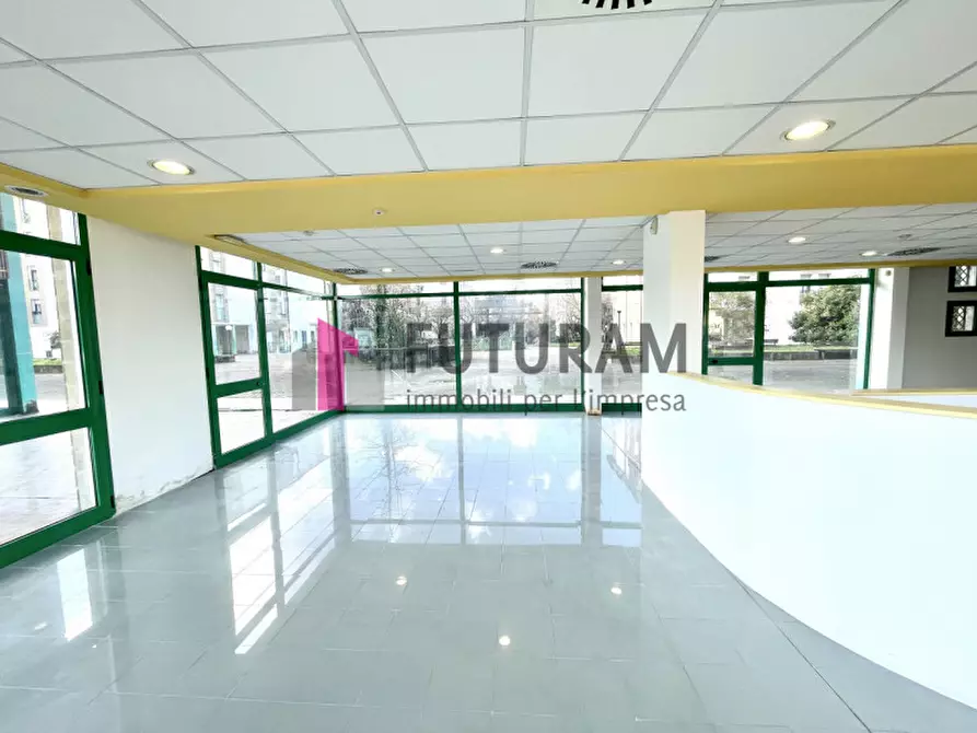 Immagine 16 di Negozio in vendita  in VIA LONGHIN 2 a Padova