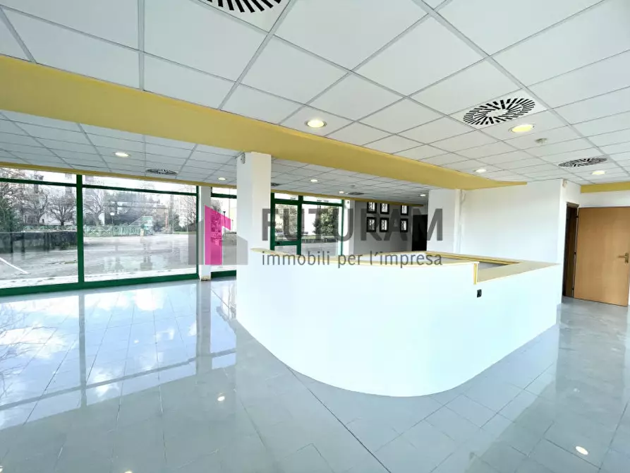 Immagine 17 di Negozio in vendita  in VIA LONGHIN 2 a Padova