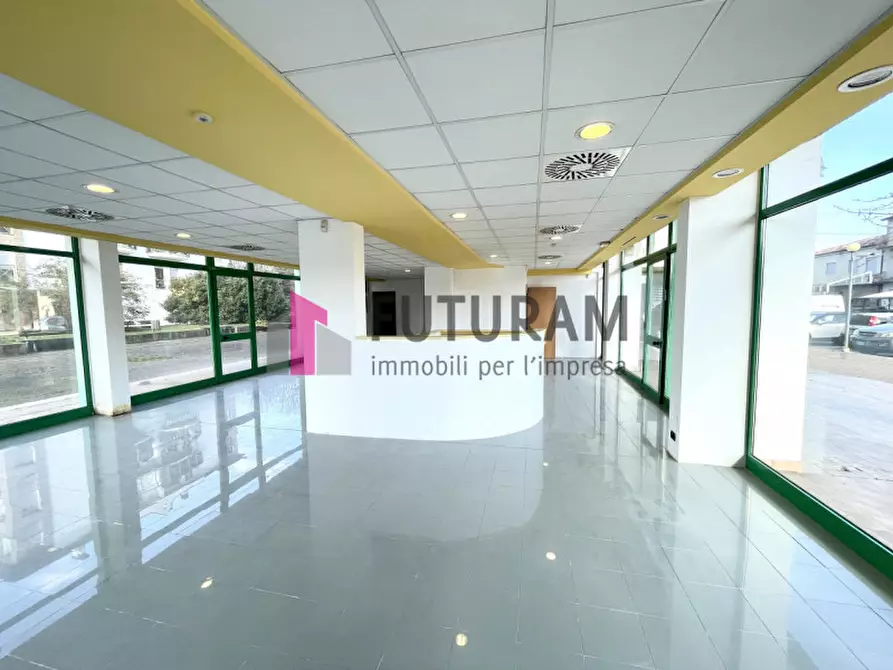 Immagine 18 di Negozio in vendita  in VIA LONGHIN 2 a Padova