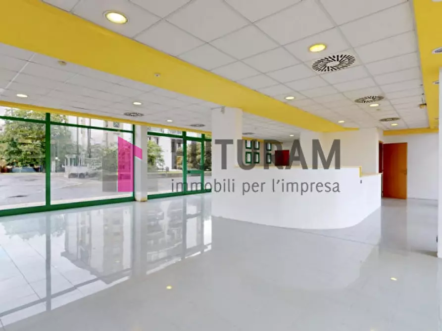 Immagine 19 di Negozio in vendita  in VIA LONGHIN 2 a Padova