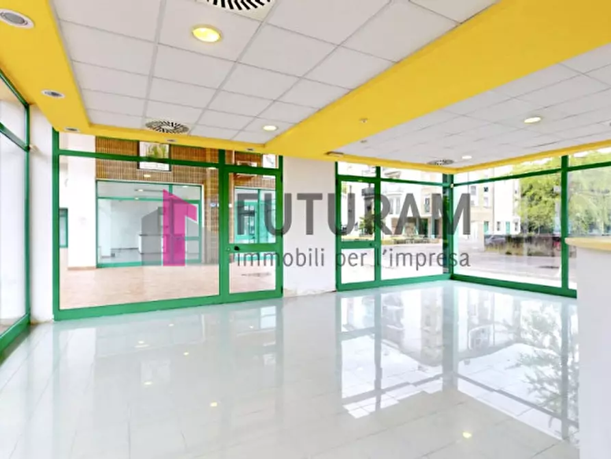 Immagine 20 di Negozio in vendita  in VIA LONGHIN 2 a Padova