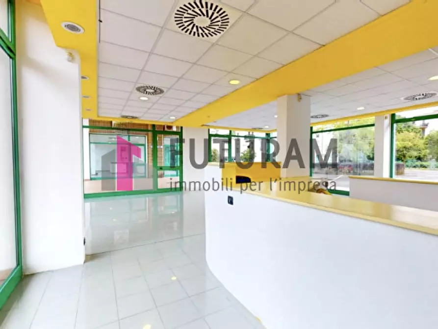 Immagine 21 di Negozio in vendita  in VIA LONGHIN 2 a Padova