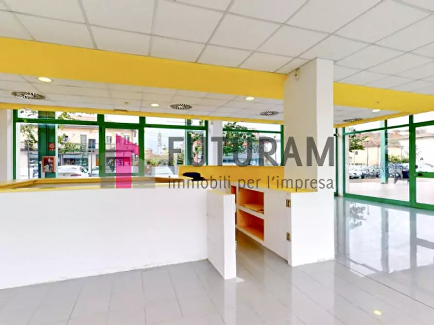 Immagine 22 di Negozio in vendita  in VIA LONGHIN 2 a Padova