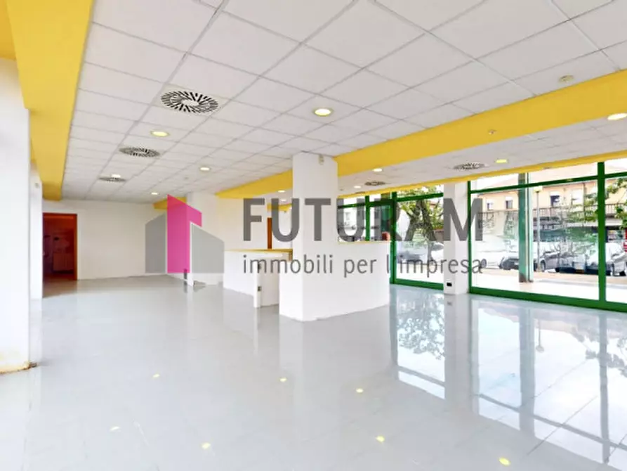 Immagine 23 di Negozio in vendita  in VIA LONGHIN 2 a Padova