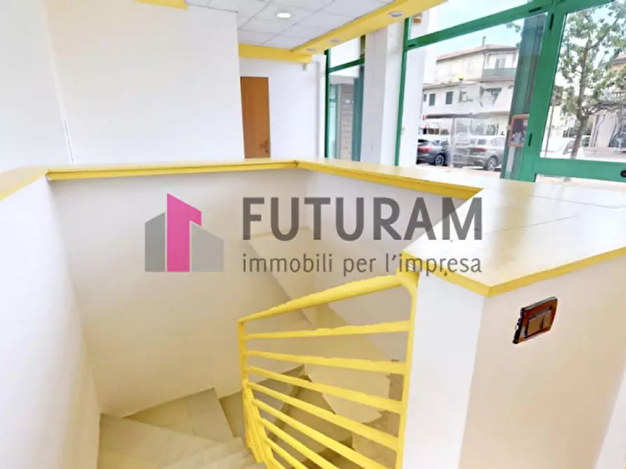 Immagine 24 di Negozio in vendita  in VIA LONGHIN 2 a Padova