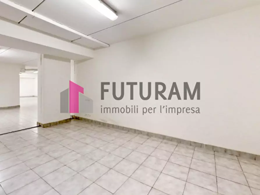 Immagine 26 di Negozio in vendita  in VIA LONGHIN 2 a Padova